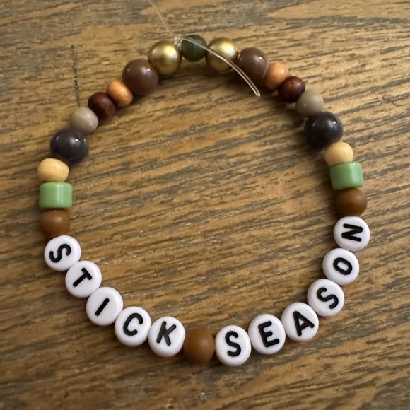 Noah Kahan Friendship Bracelets - Picture 2 of 4